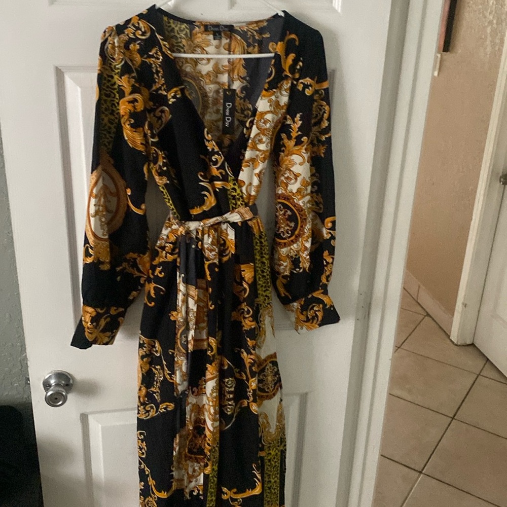 Chic Long Sleeve Dress with Gold Accents